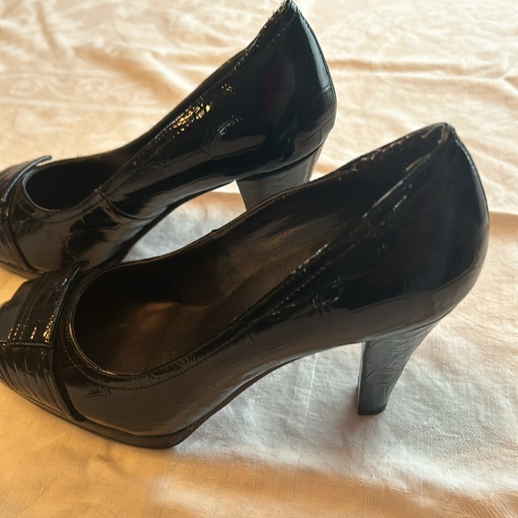 Black Patent Heels - Picture 3 of 7